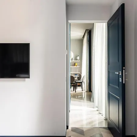 Palazzo Visconti - By Myhomeincomo * Como