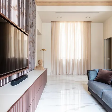 Palazzo Visconti - By Myhomeincomo كومو