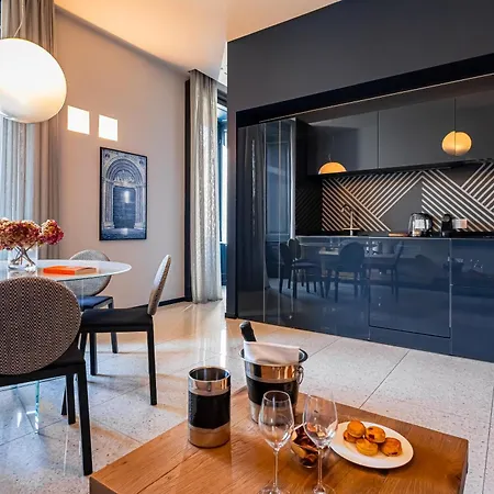 Apartment Palazzo Visconti - By Myhomeincomo Como