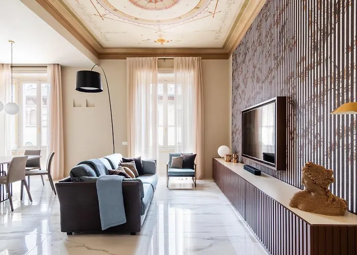 Palazzo Visconti - By Myhomeincomo * Комо